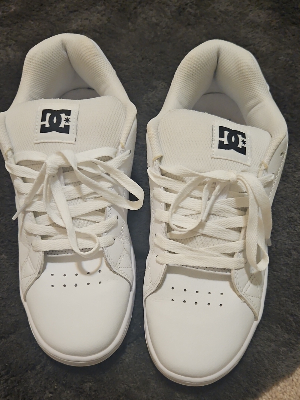 DC Shoes Men’s White Black Logo Sneakers Si